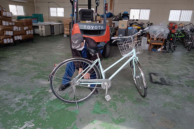 解体作業・部品リサイクル作業